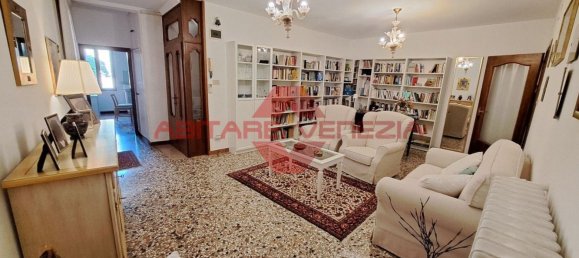 4 rooms Apartment in Venice, Italy No. 59709 3