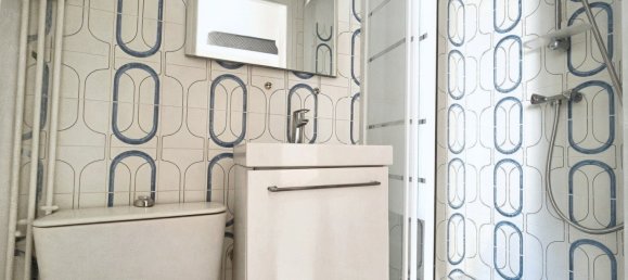 Studio in Paris, France No. 170735 4