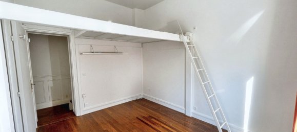 Studio in Paris, France No. 170735 3