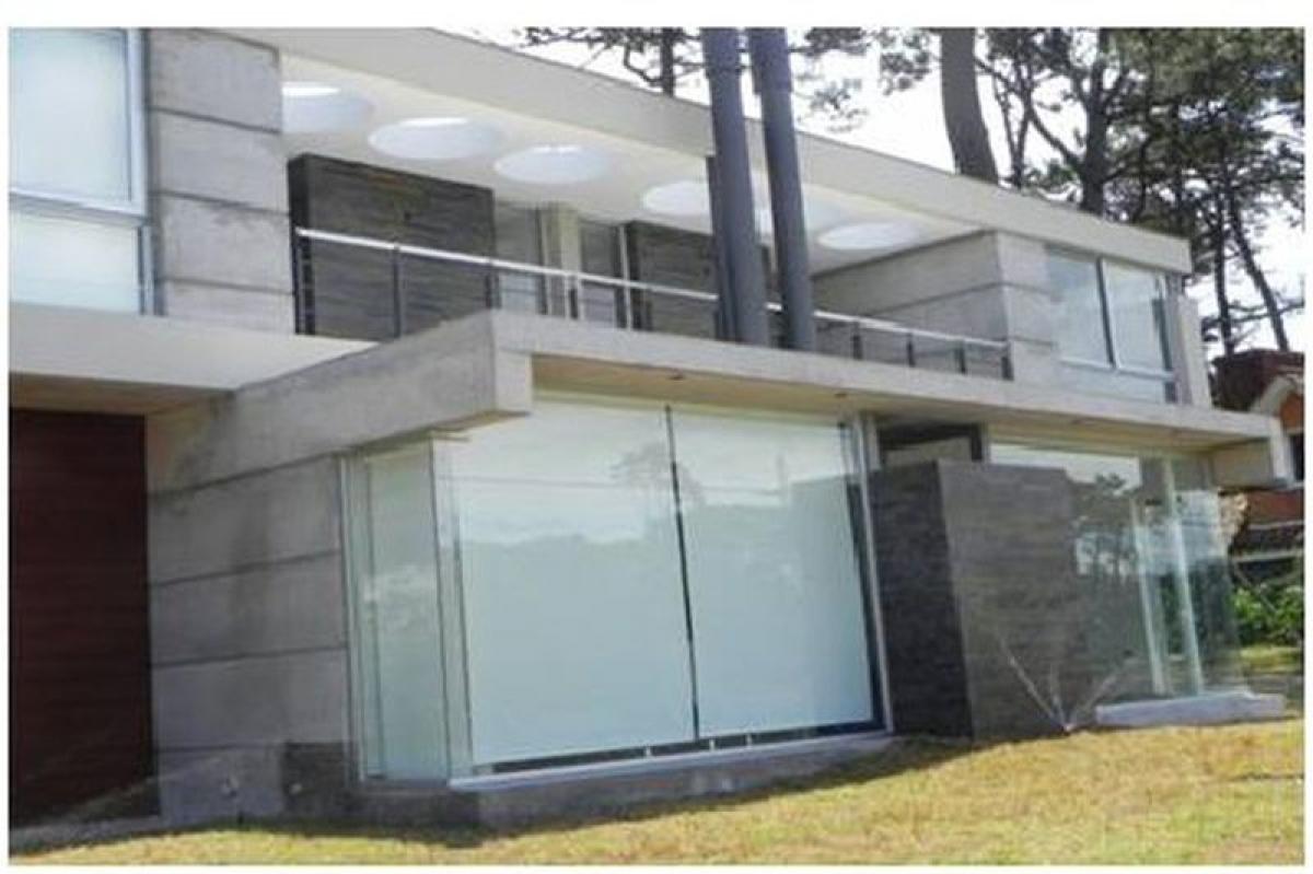 3 bedrooms House in Maldonado, Uruguay No. 3110