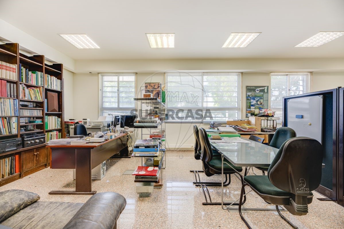 Коммерческая недвижимость 78м² в Амадора, Португалия № 289539