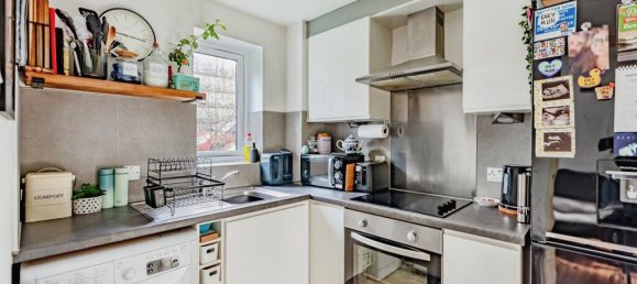 1 bedroom House in Crawley, United Kingdom No. 6292 5