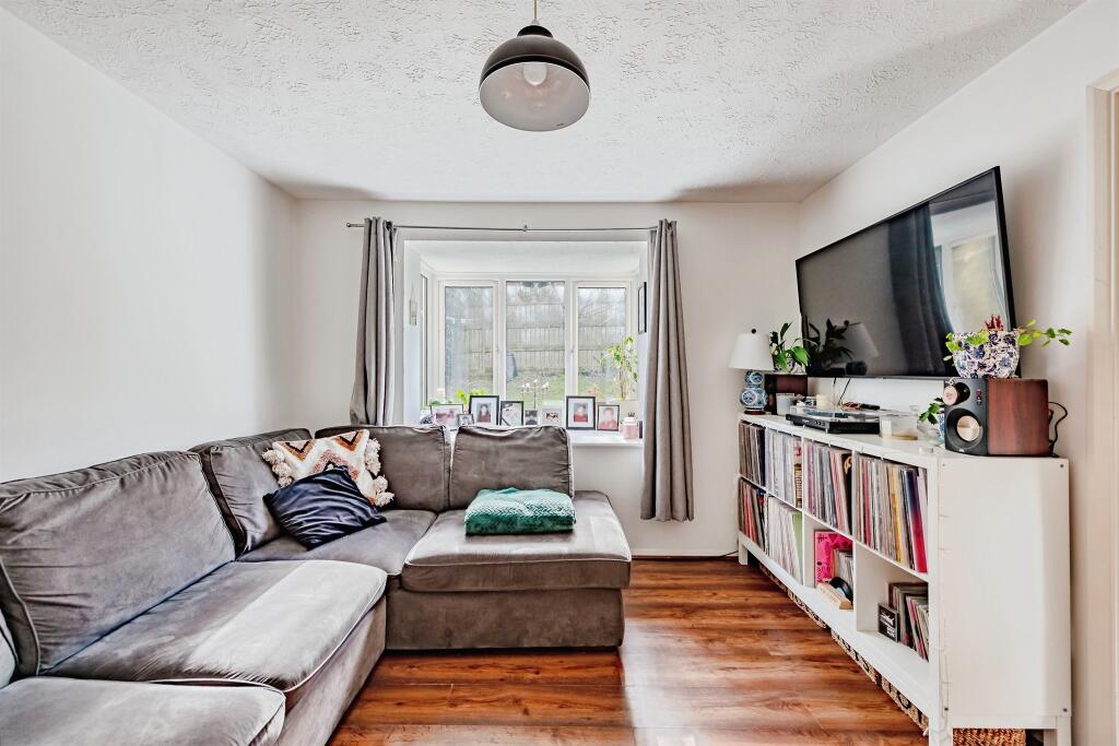 1 bedroom House in Crawley, United Kingdom No. 6292