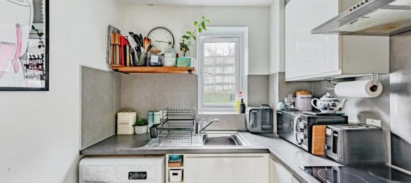 1 bedroom House in Crawley, United Kingdom No. 6292 3