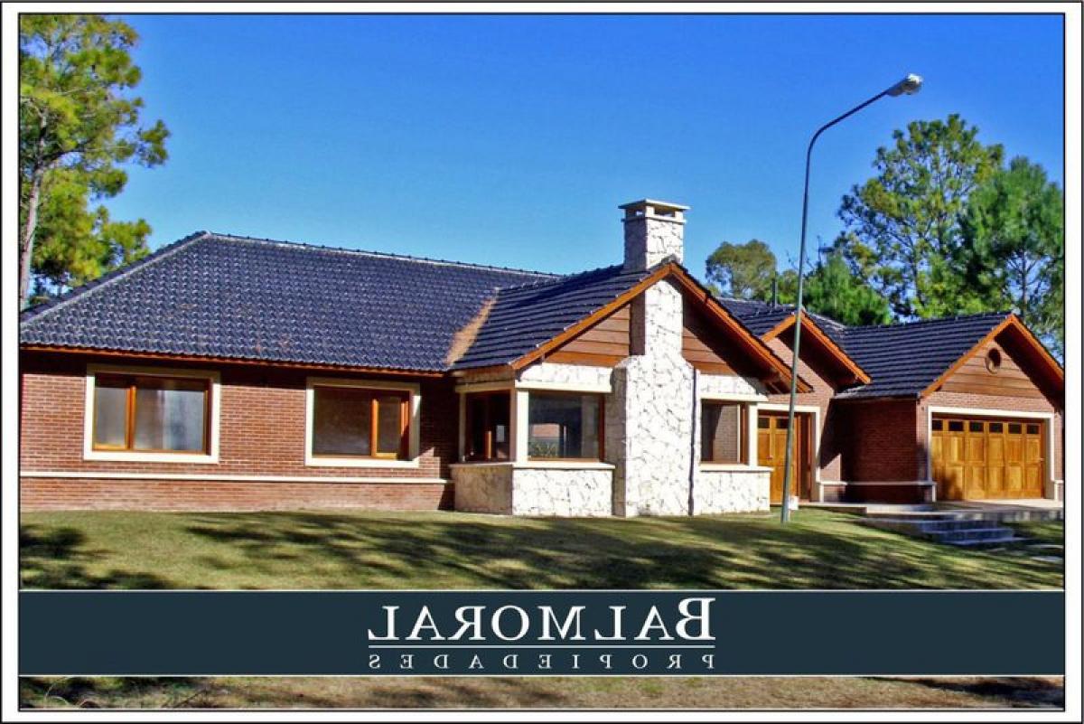 4 bedrooms House in Mar del Plata, Argentina No. 89889