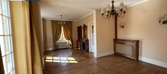 Casa de 5 dormitorios en Villers-Cotterets, France No. 242713 3