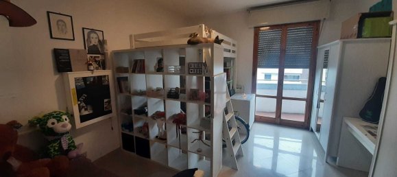 Apartamento de 4 dormitorios en Reggio Emilia, Italy No. 325567 3
