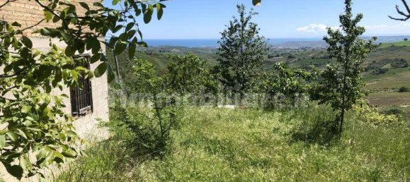 3 bedrooms House in Cupello, Italy No. 236738 2