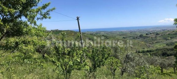 3 bedrooms House in Cupello, Italy No. 236738 3