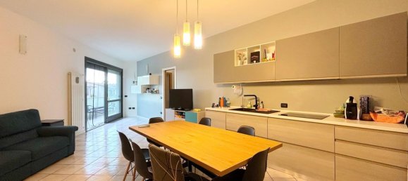 4-salle Appartement à Castiglione delle Stiviere, Italy No. 338425 2