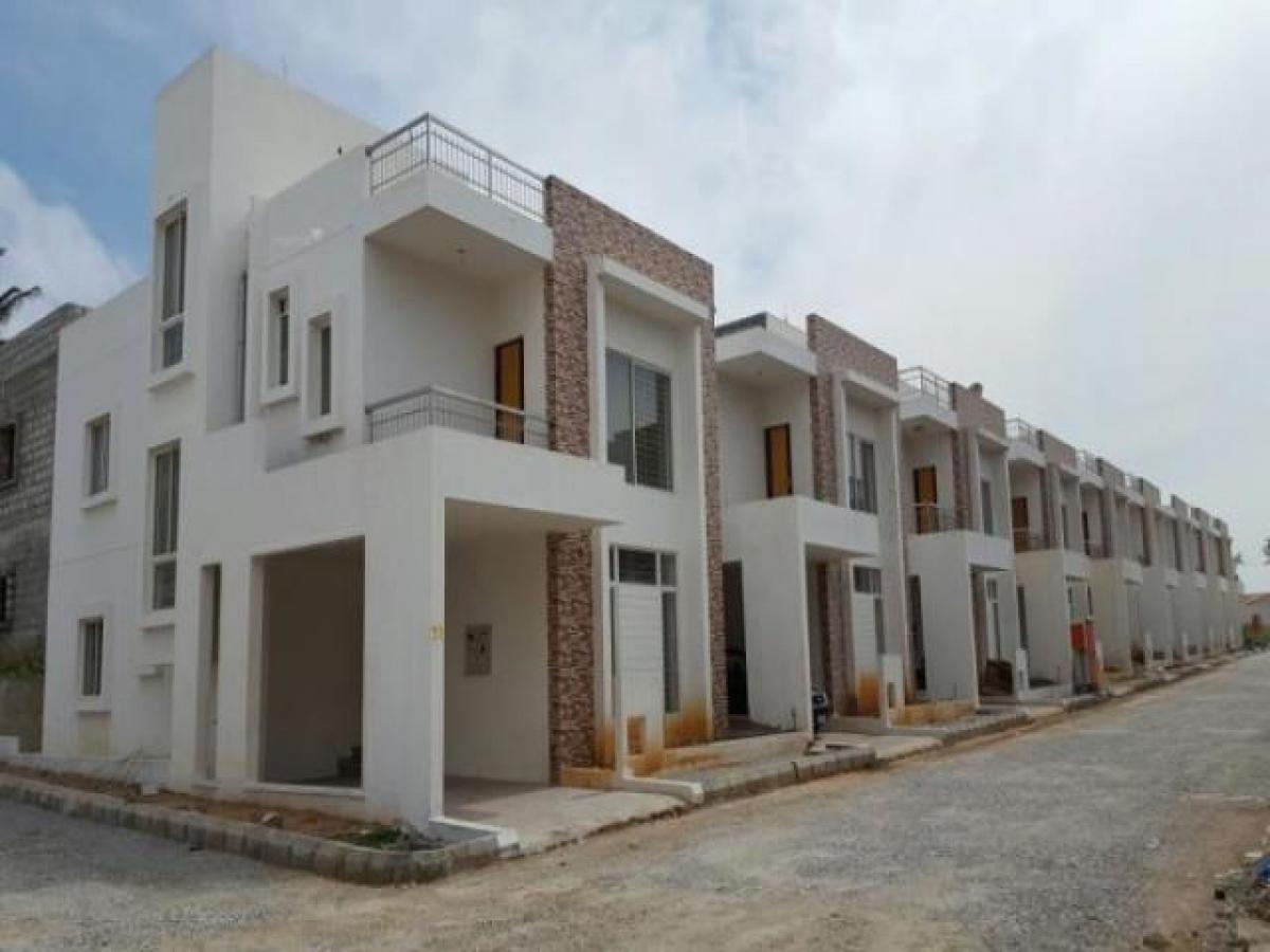 Casa de 3 dormitorios en Bangalore, India No. 7393