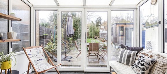 3 bedrooms House in Egham, United Kingdom No. 8631 9