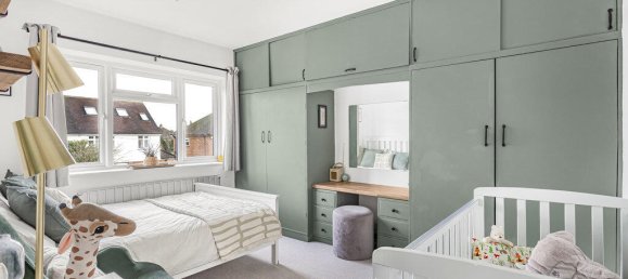 3 bedrooms House in Egham, United Kingdom No. 8631 16