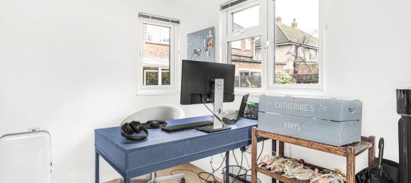 3 bedrooms House in Egham, United Kingdom No. 8631 13