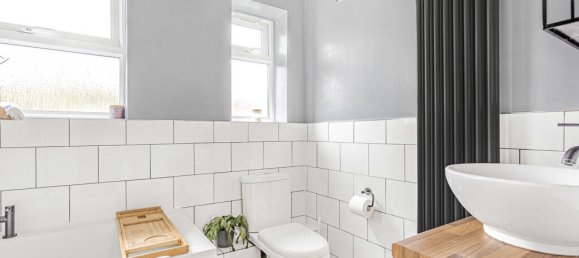 3 bedrooms House in Egham, United Kingdom No. 8631 18