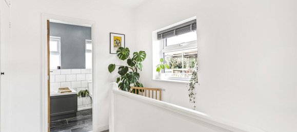 3 bedrooms House in Egham, United Kingdom No. 8631 12