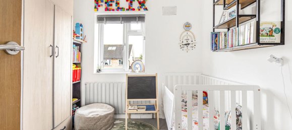 3 bedrooms House in Egham, United Kingdom No. 8631 14