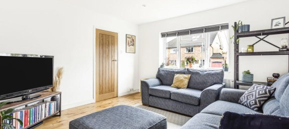 3 bedrooms House in Egham, United Kingdom No. 8631 6