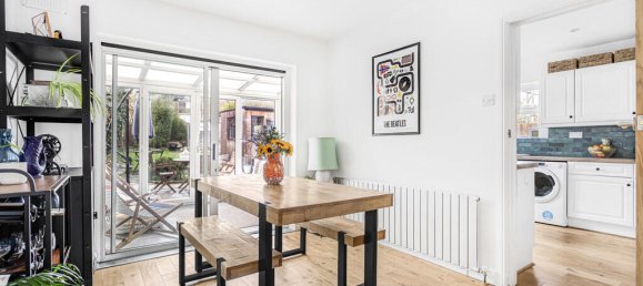 3 bedrooms House in Egham, United Kingdom No. 8631 8