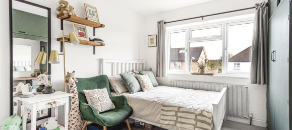 3 bedrooms House in Egham, United Kingdom No. 8631 4