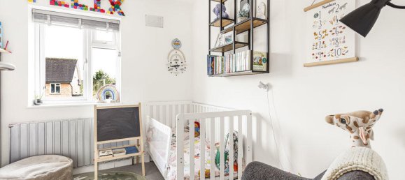 3 bedrooms House in Egham, United Kingdom No. 8631 15