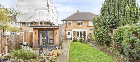 3 bedrooms House in Egham, United Kingdom No. 8631 22