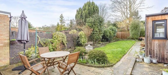 3 bedrooms House in Egham, United Kingdom No. 8631 5