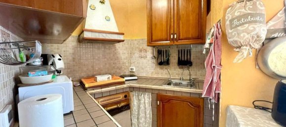 2 bedrooms Apartment in Palermo, Italy No. 49476 4