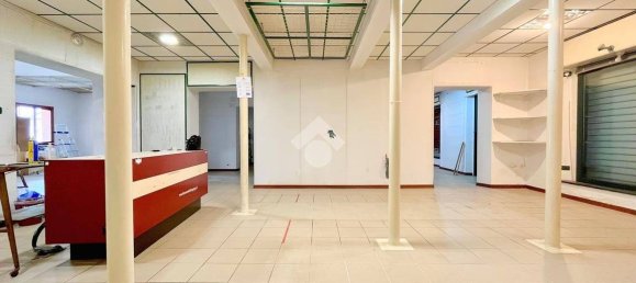 200m² Commercial property in Udine, Italy No. 259151 3