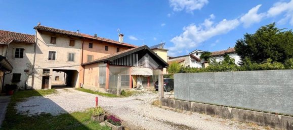 200m² Commercial property in Udine, Italy No. 259151 2