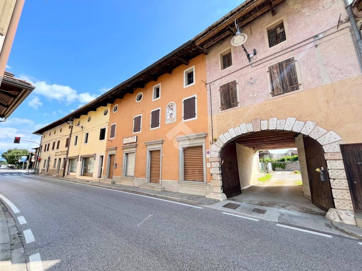 200m² Commercial property in Udine, Italy No. 259151