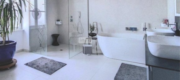 4 bedrooms House in Rhone, France No. 295482 11