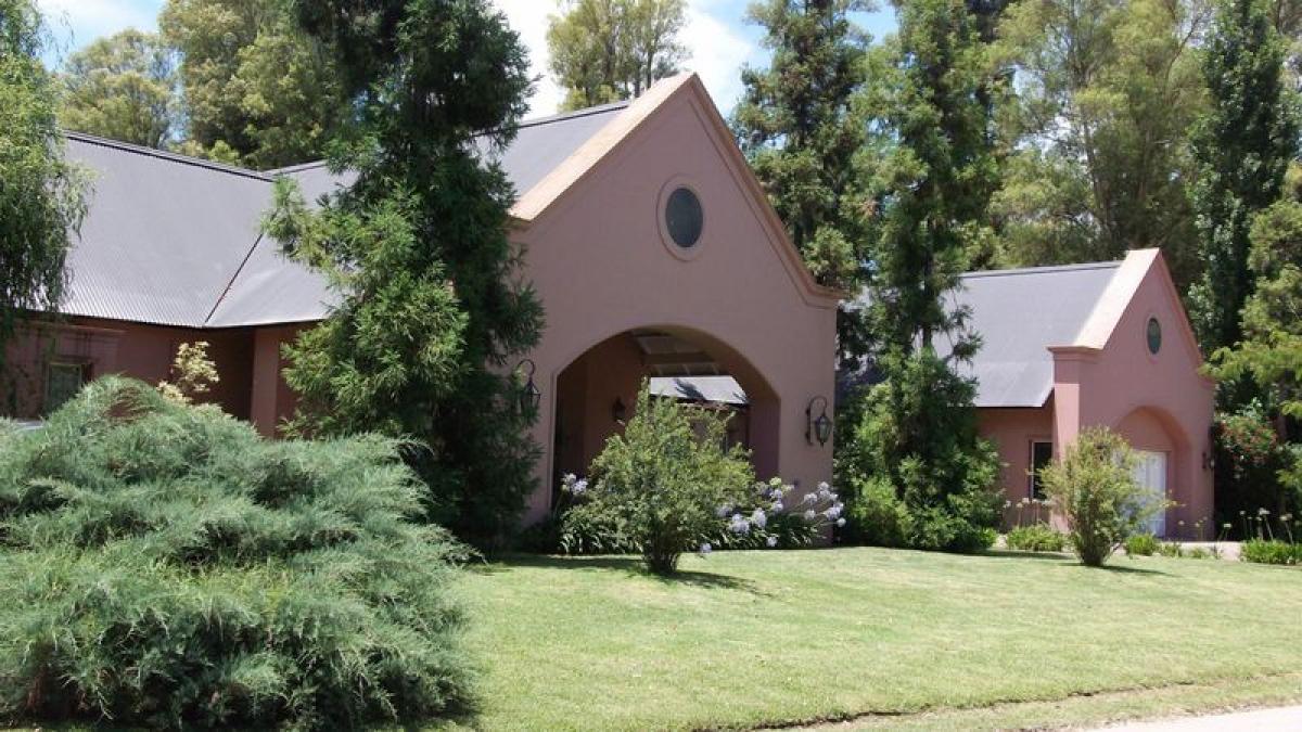 6 bedrooms House in Moreno, Argentina No. 884