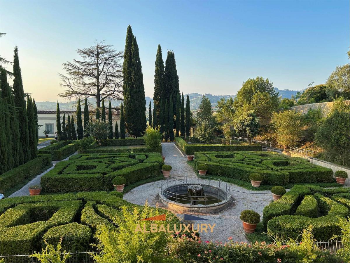 3 bedrooms Villa in Quarrata, Italy No. 550