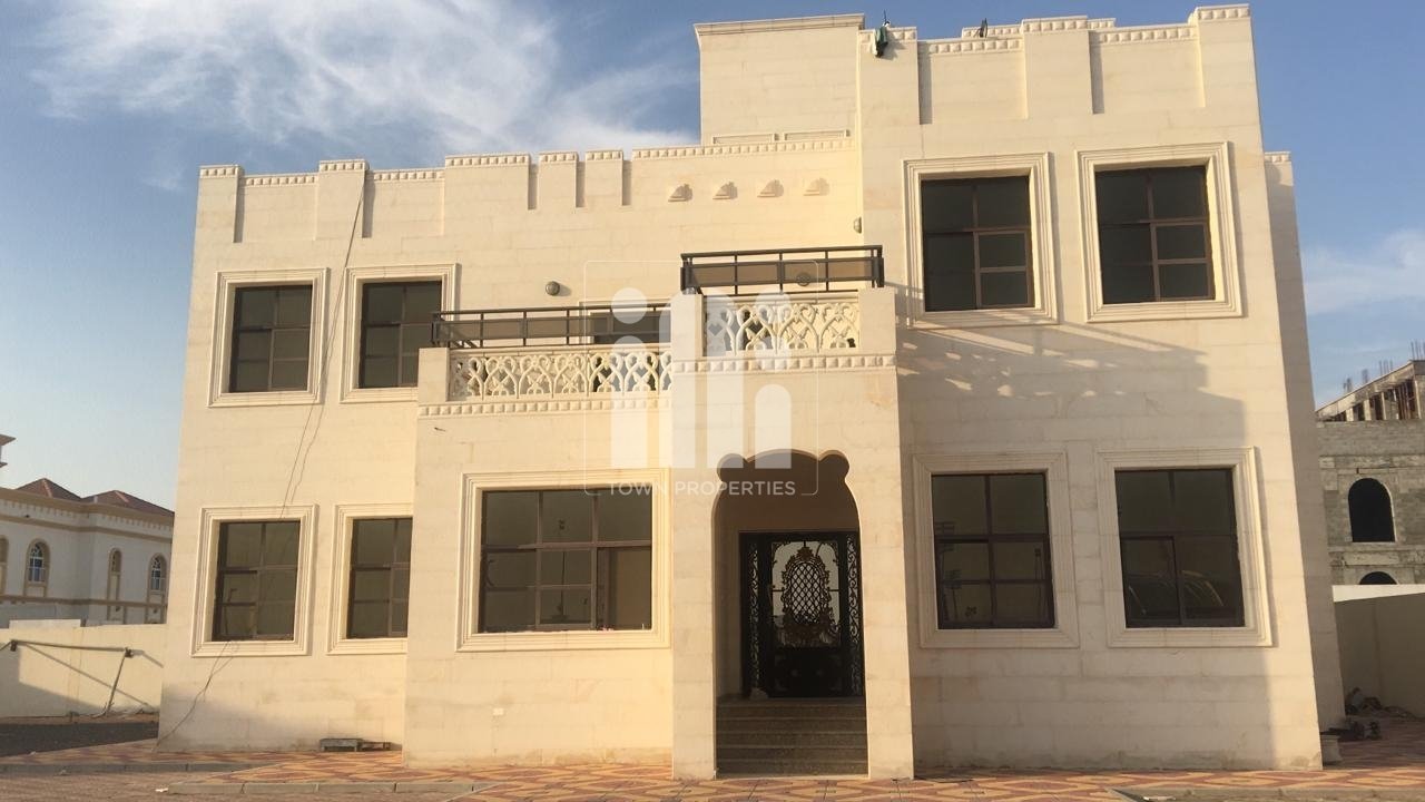 9 bedrooms Villa in Abu Dhabi, UAE No. 5568