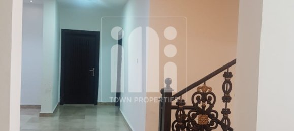 9 bedrooms Villa in Abu Dhabi, UAE No. 5568 7