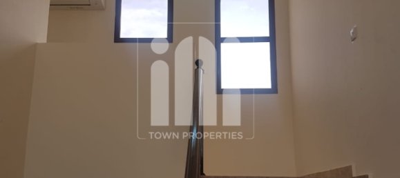 9 bedrooms Villa in Abu Dhabi, UAE No. 5568 9