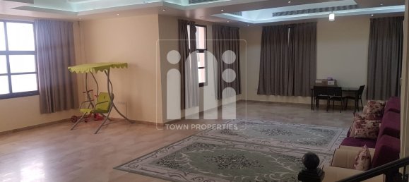 9 bedrooms Villa in Abu Dhabi, UAE No. 5568 4