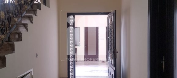 9 bedrooms Villa in Abu Dhabi, UAE No. 5568 5