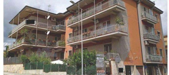 6 rooms Apartment in Castrolibero, Italy No. 185407 2