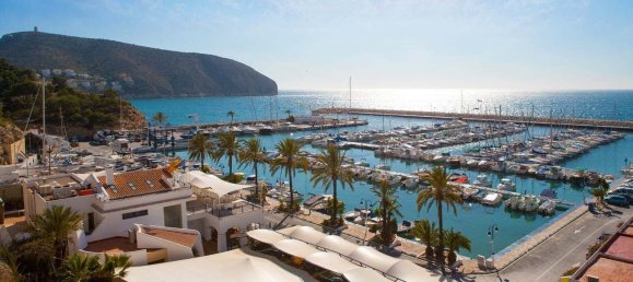 5 bedrooms Villa in Alicante, Spain No. 5812 18