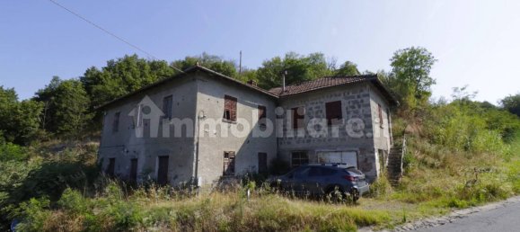 3 bedrooms House in Lerma, Italy No. 346547 2