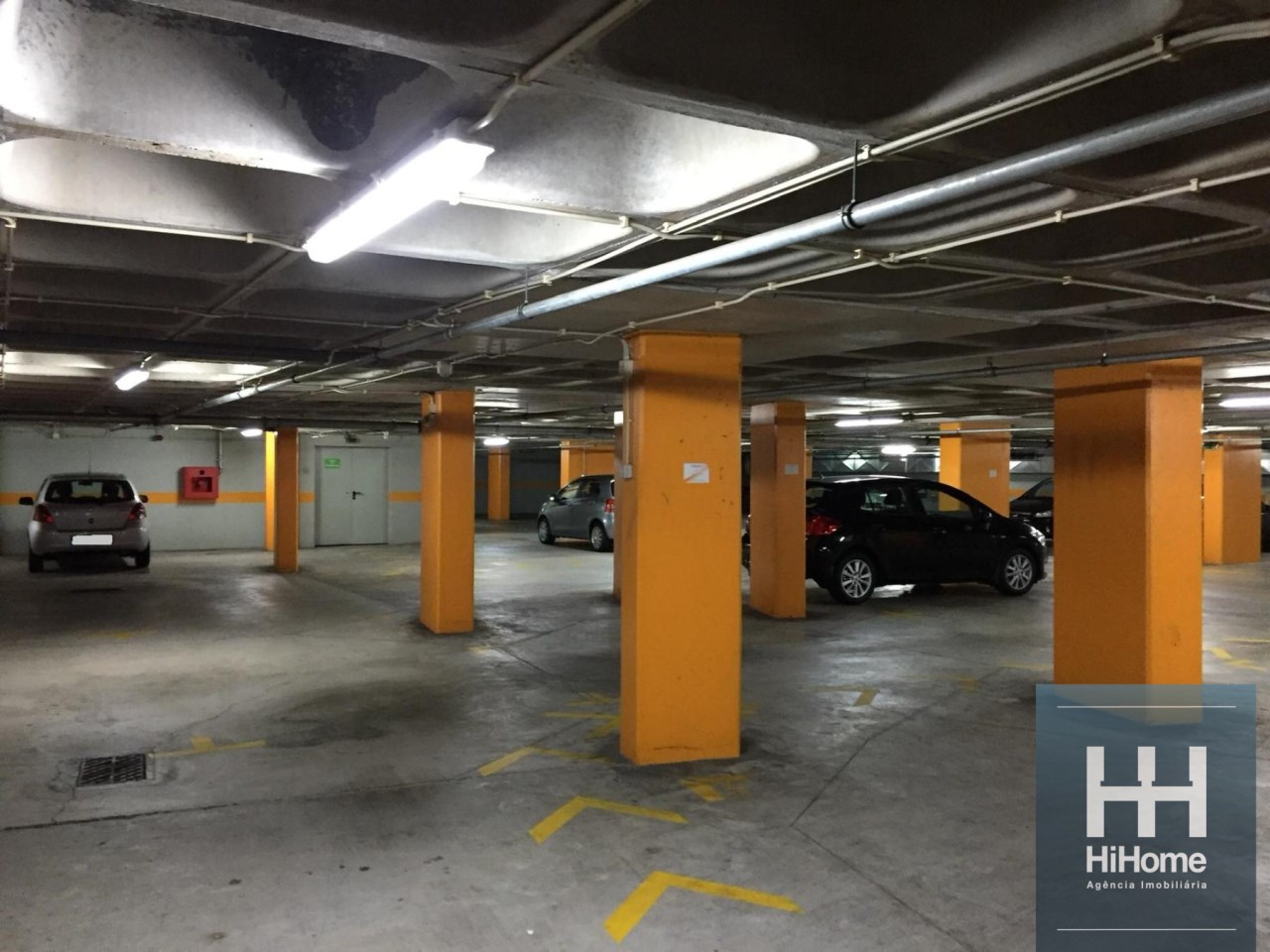 262m² Parking in Santa Cruz, Portugal No. 254511