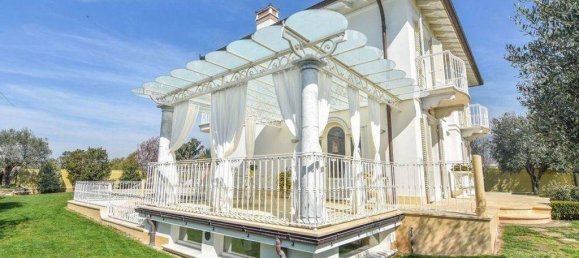 5 bedrooms Villa in Forte dei Marmi, Italy No. 38818 4