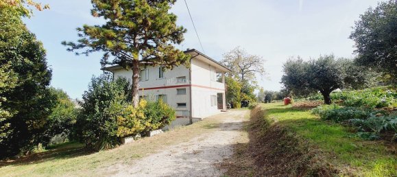 8-Zimmer Haus in Castel di Lama, Italy, Nr. 147243 3