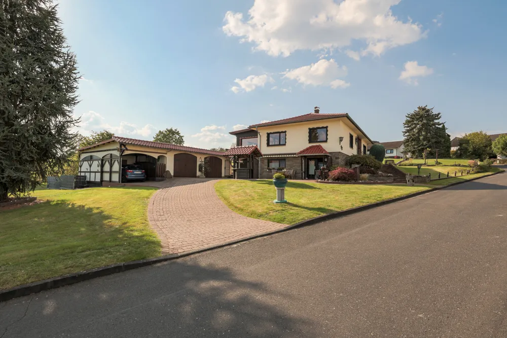 Casa de 7 habitaciónes en Rhein-Sieg, Germany No. 153809