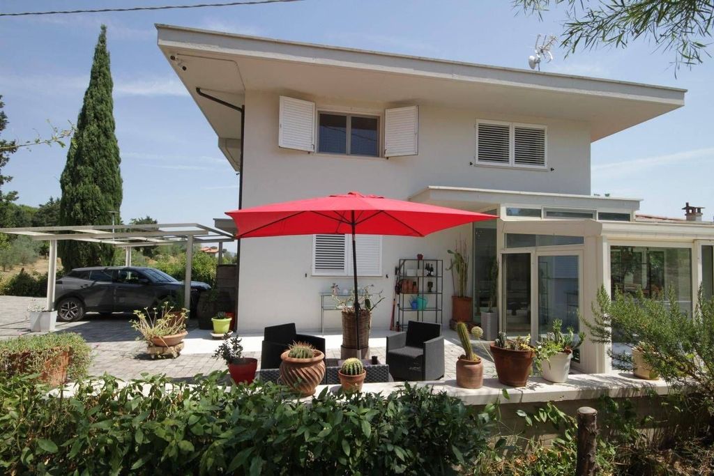 3 bedrooms Villa in Empoli, Italy No. 337273