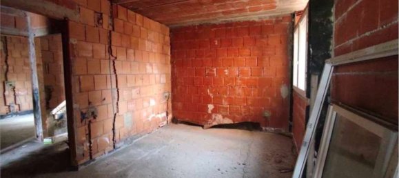 3 rooms Apartment in Luino, Italy No. 179949 10