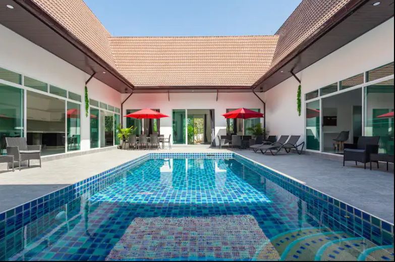 6 bedrooms Villa in Pattaya, Thailand No. 5478