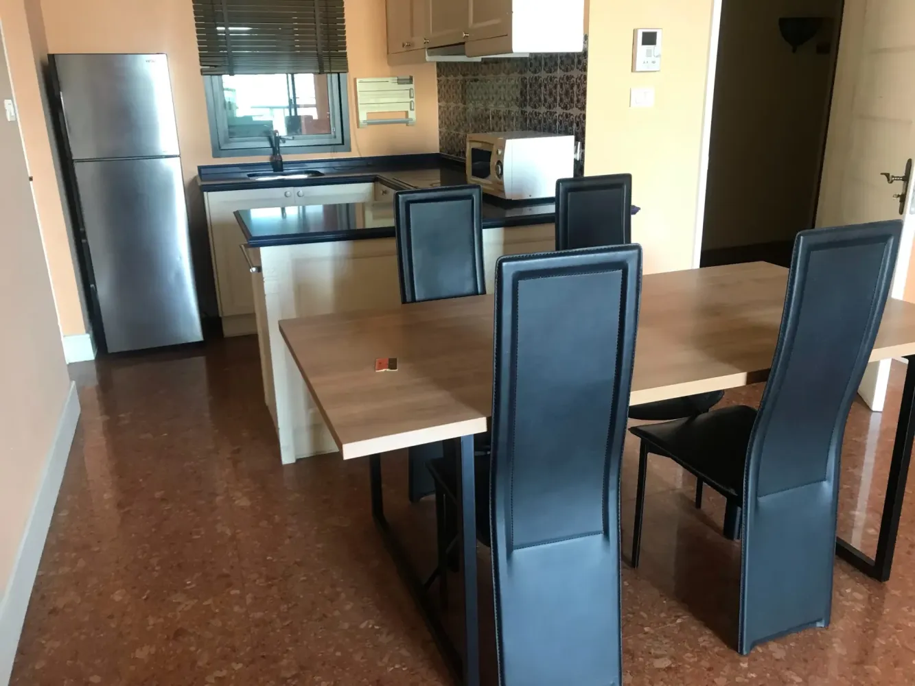 Кондоминиум  с 2 спальнями в Клонг Тоэй, Таиланд № 75676